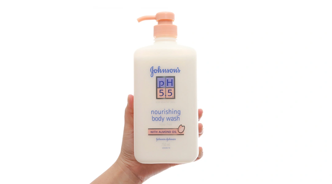 Sữa tắm Johnson's pH 5.5 dưỡng thể với dầu hạnh nhân giúp da mềm mại chai 750ml - 2