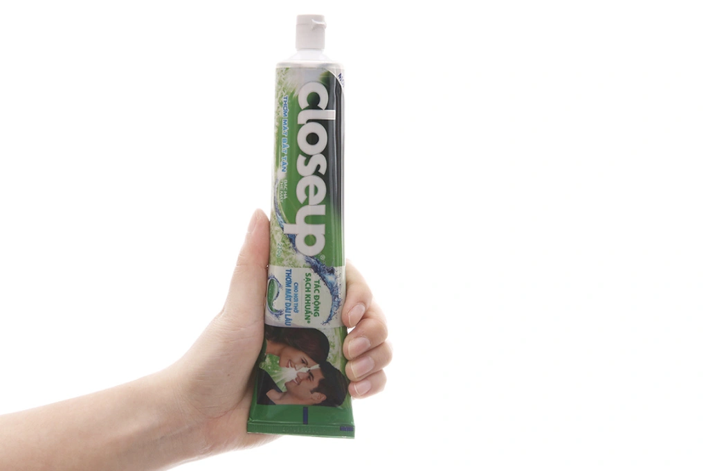 Kem đánh răng Closeup bạc hà tuýp 230g - 2