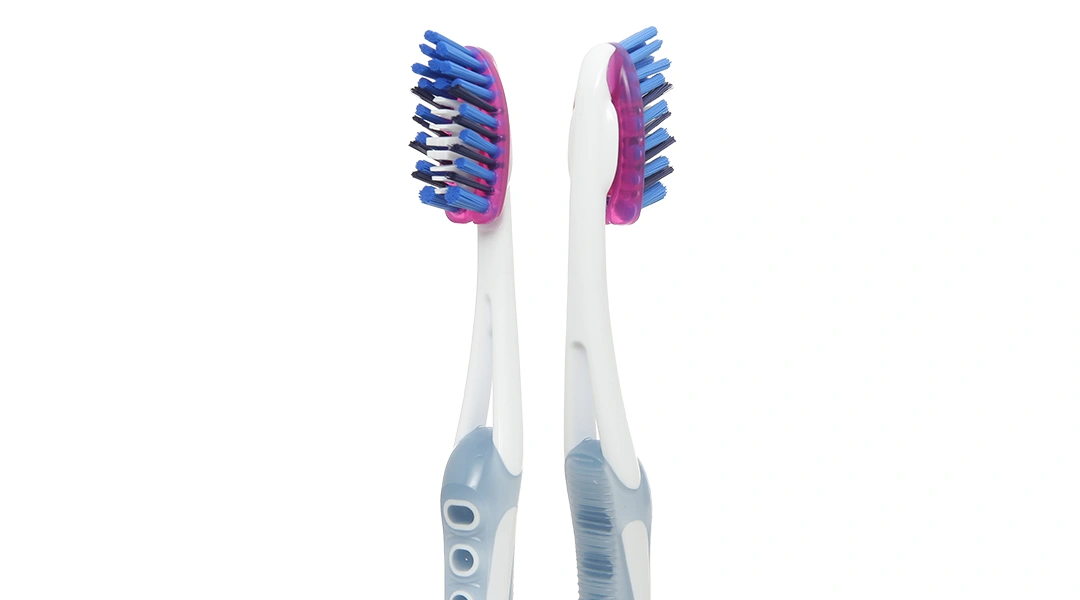 Bàn chải đánh răng Oral-B trắng sáng 3D vỉ 3 cây - 3