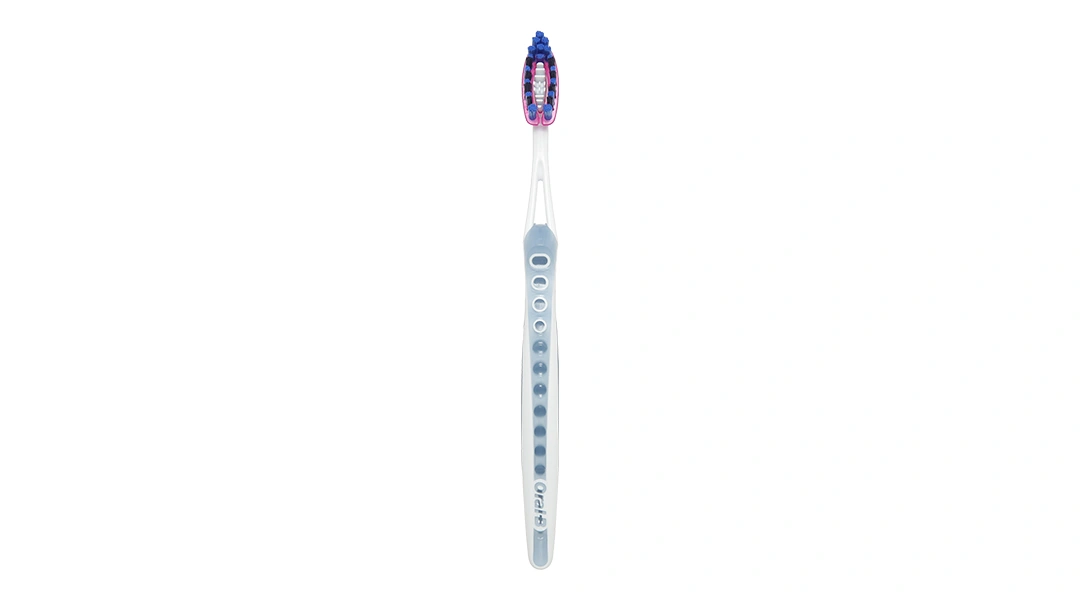 Bàn chải đánh răng Oral-B trắng sáng 3D vỉ 3 cây - 4