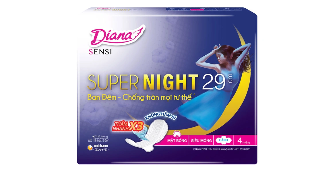 Băng vệ sinh ban đêm Diana Sensi khô thoáng có cánh 29cm gói 4 miếng - 1