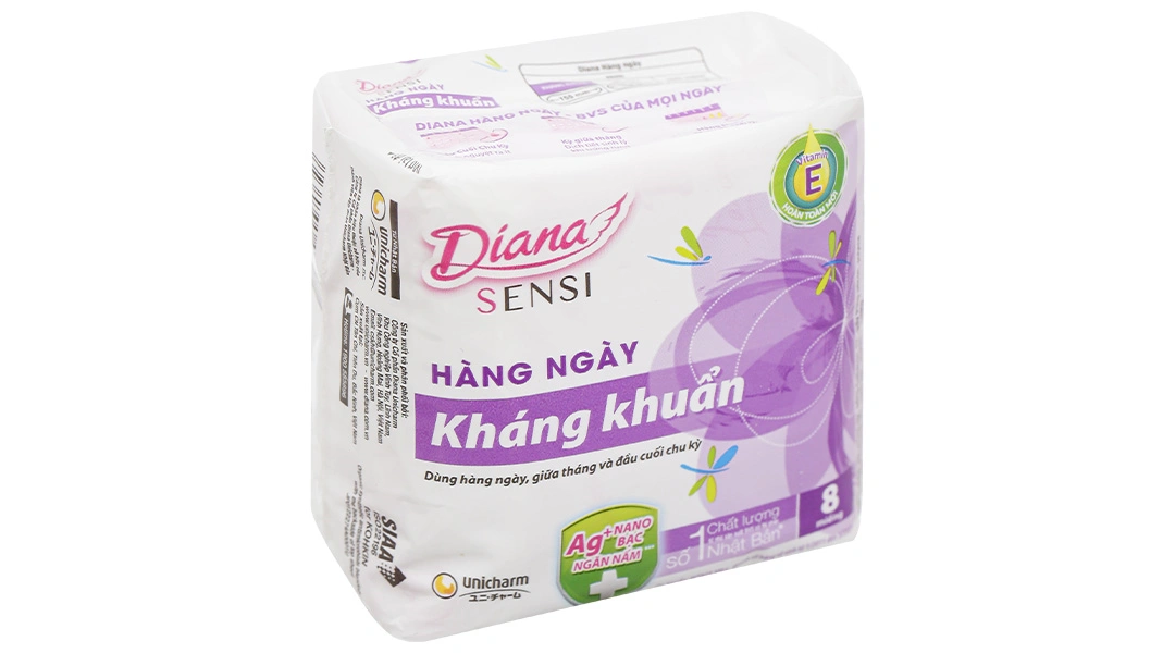 Băng vệ sinh hàng ngày Diana Sensi kháng khuẩn gói 8 miếng - 