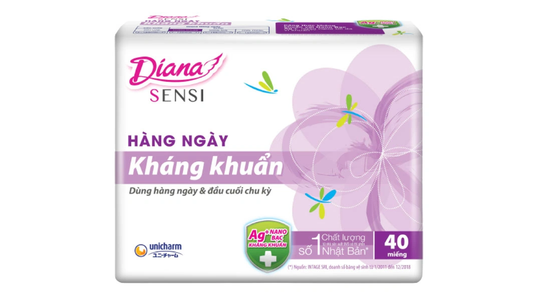 Băng vệ sinh hàng ngày Diana Sensi kháng khuẩn gói 40 miếng - 