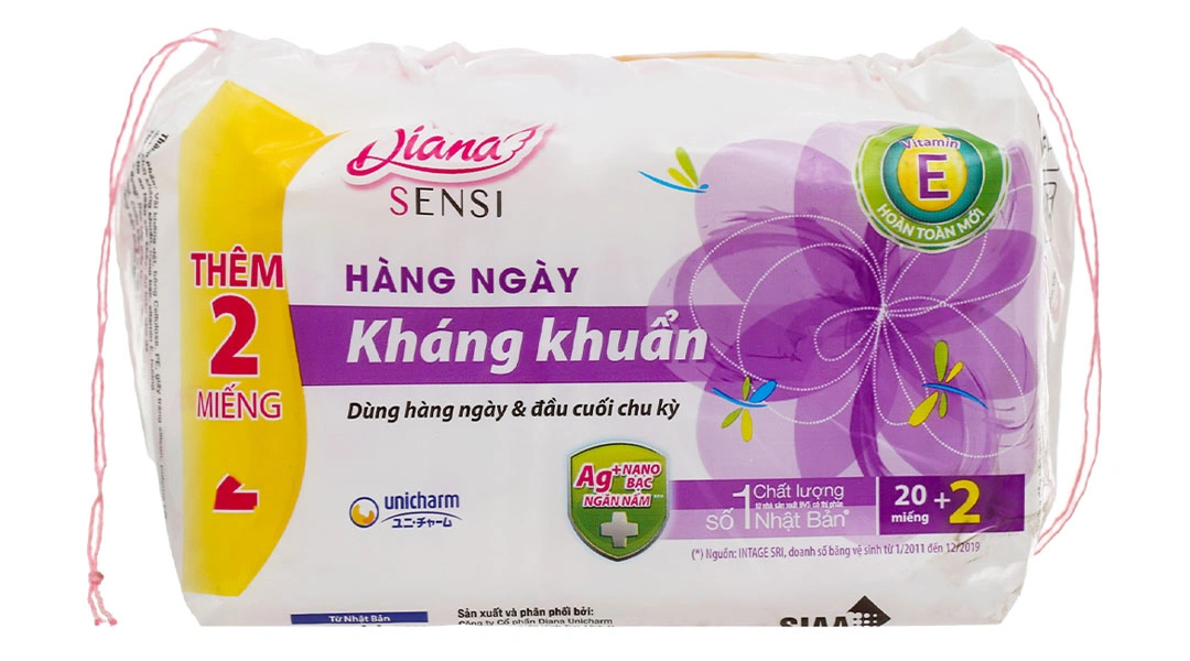 Băng vệ sinh hàng ngày Diana Sensi kháng khuẩn gói 20 miếng - 