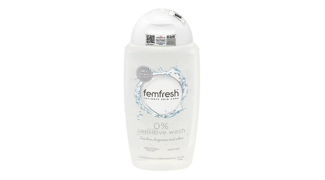 Dung dịch vệ sinh phụ nữ Femfresh 0% Sensitive Wash làm sạch cho da nhạy cảm chai 250ml - 