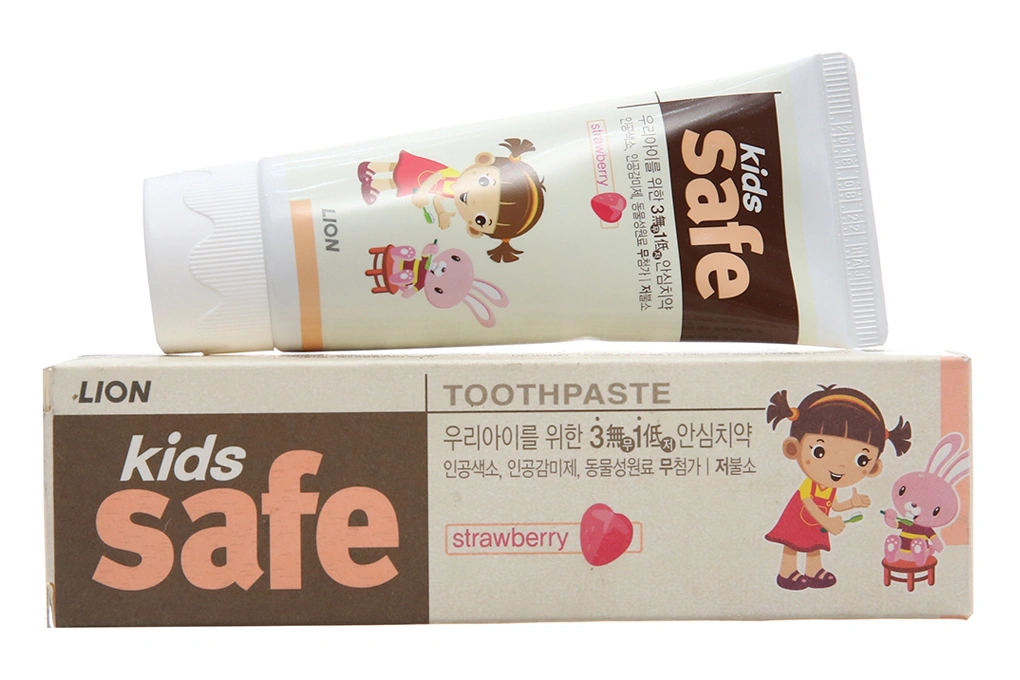 Kem đánh răng cho bé Kids Safe hương dâu tuýp 90ml - 