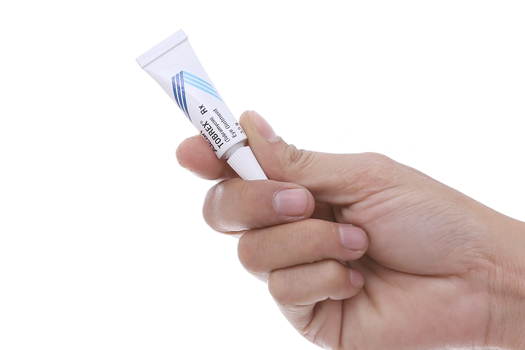 Thuốc mỡ tra mắt Tobrex Eye Oitment 0.3% trị nhiễm khuẩn mắt tuýp 3.5g - 2