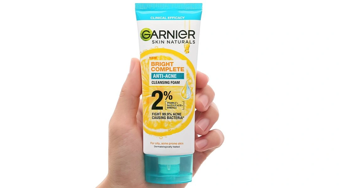 Sữa rửa mặt Garnier Skin Naturals Bright Complete Anti-Acne ngừa mụn tuýp 100ml - 2