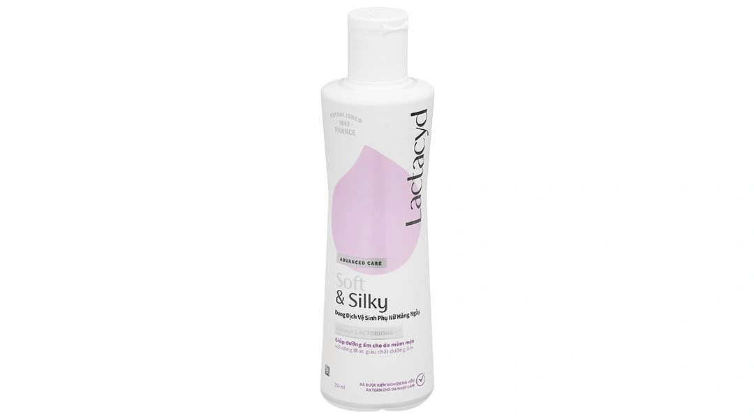 Dung dịch vệ sinh phụ nữ Lactacyd Soft & Silky giữ ẩm chai 250ml - 1
