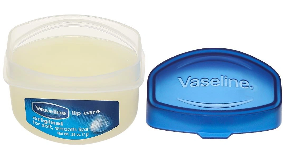 Sáp dưỡng môi Vaseline Original dưỡng ẩm, giúp môi mềm mại, mịn màng hũ 7g - 4