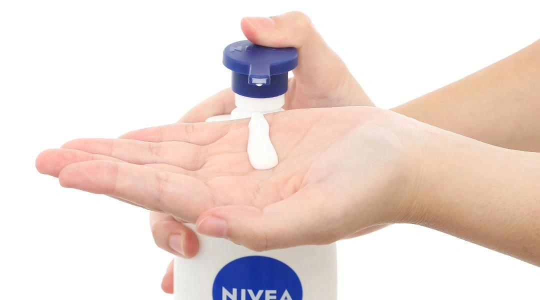 Sữa dưỡng thể Nivea Extra Bright Night Nourish dưỡng sáng ban đêm chai 350ml - 6