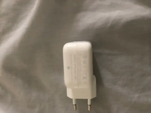 Khách hàng review Adapter sạc 12W Apple MD836ZM 1