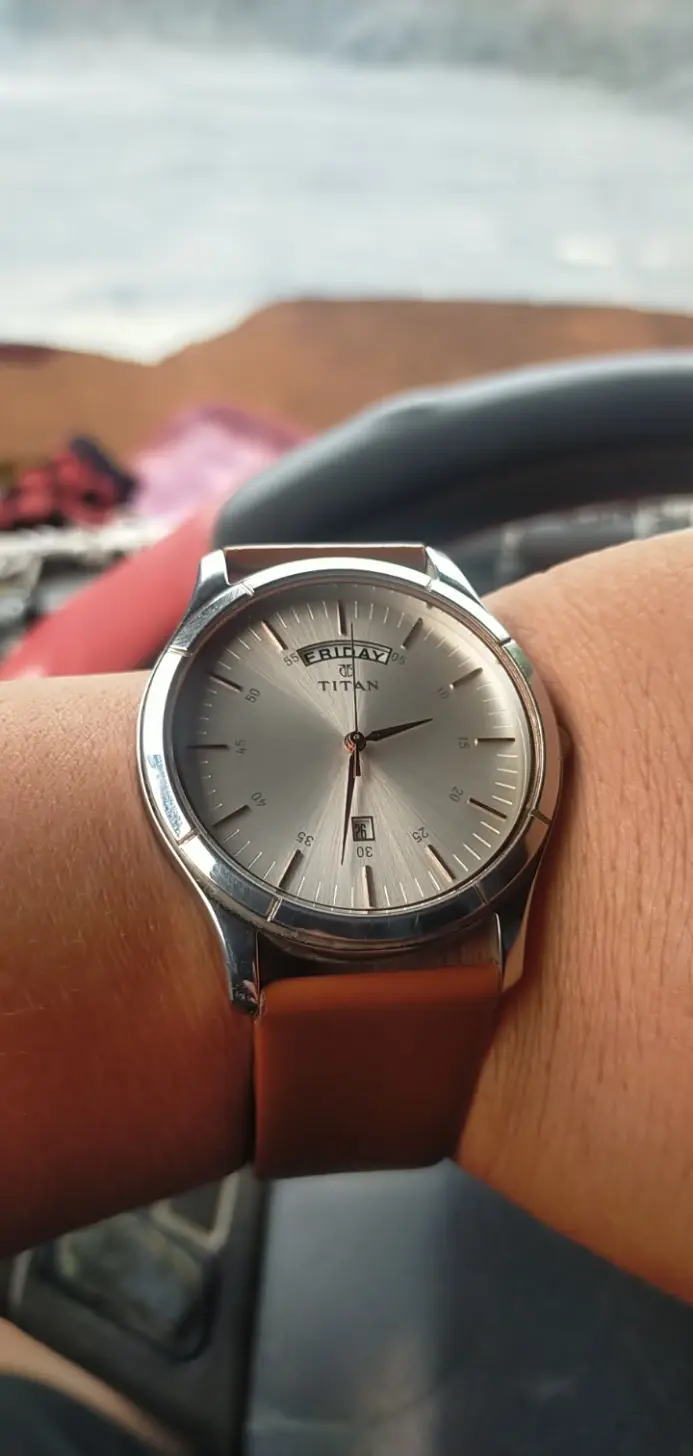 Khách hàng review Đồng hồ TITAN 42 mm Nam 1767SL01 1