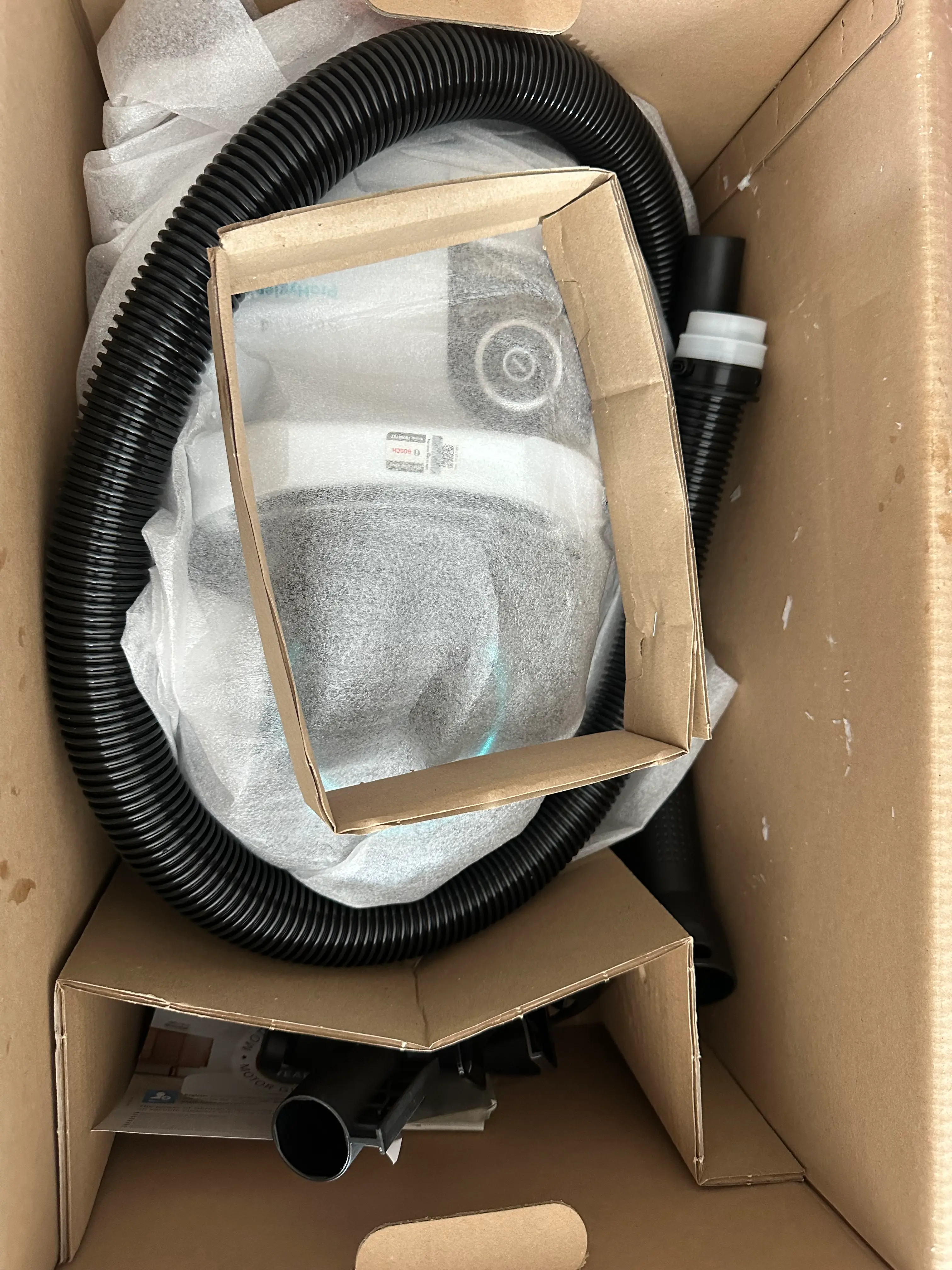 Khách hàng review Máy hút bụi dạng hộp Bosch BGS21WHYG 2