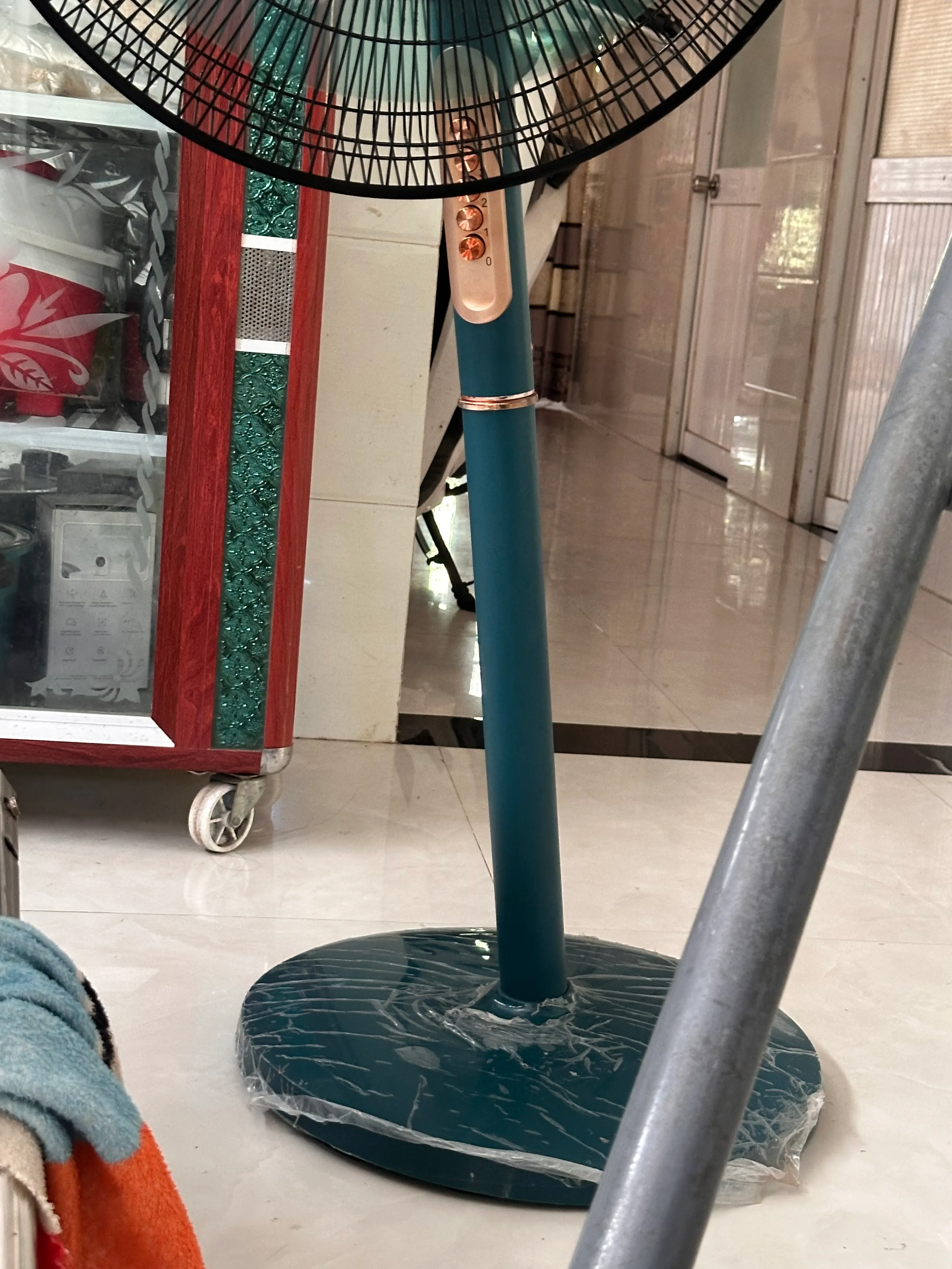 Khách hàng review Quạt đứng Daikiosan 6 cánh DQ102 70W - Xanh lá 1