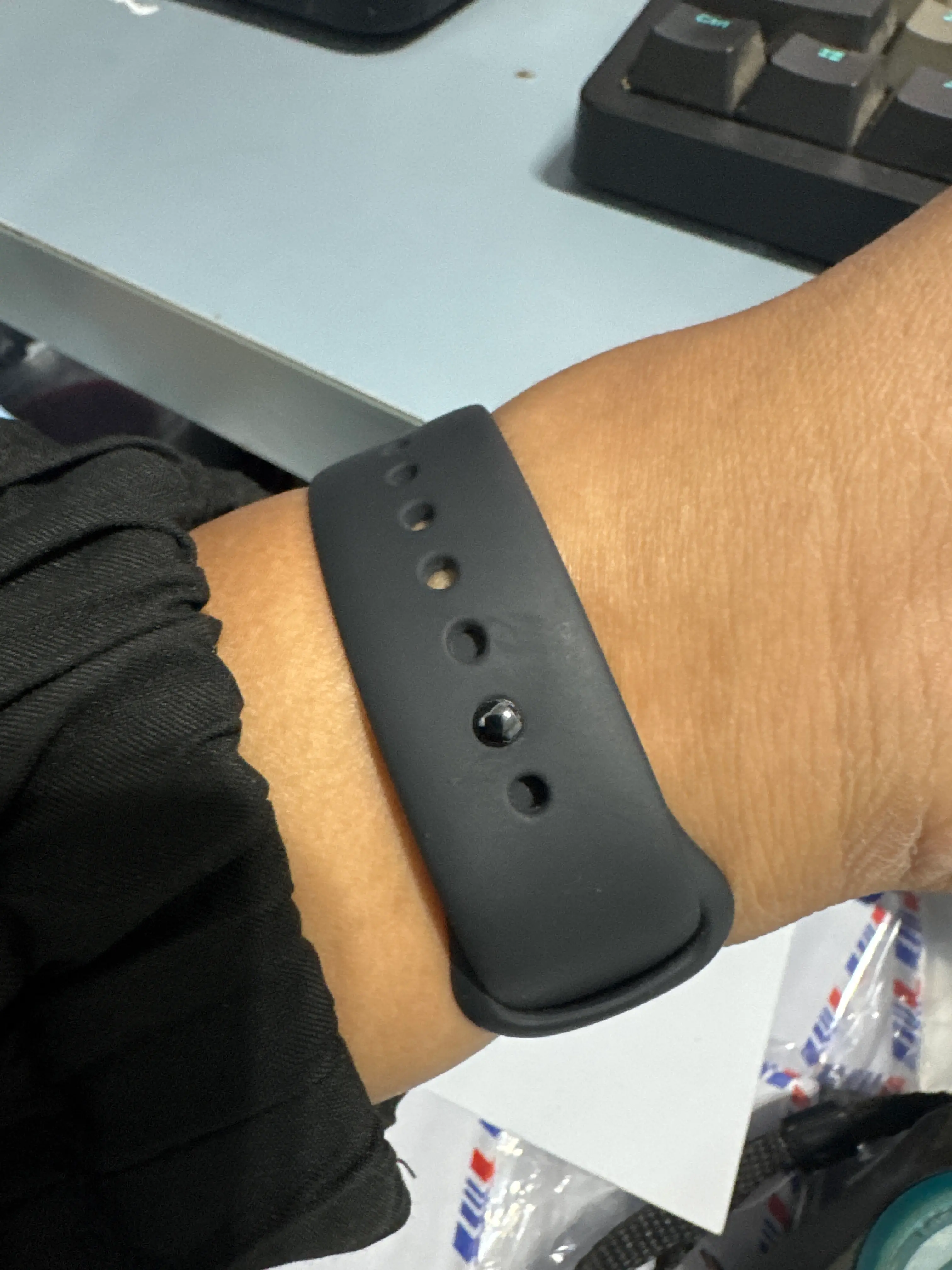Khách hàng review Apple Watch Series 11 GPS 42mm viền nhôm dây thể thao 1