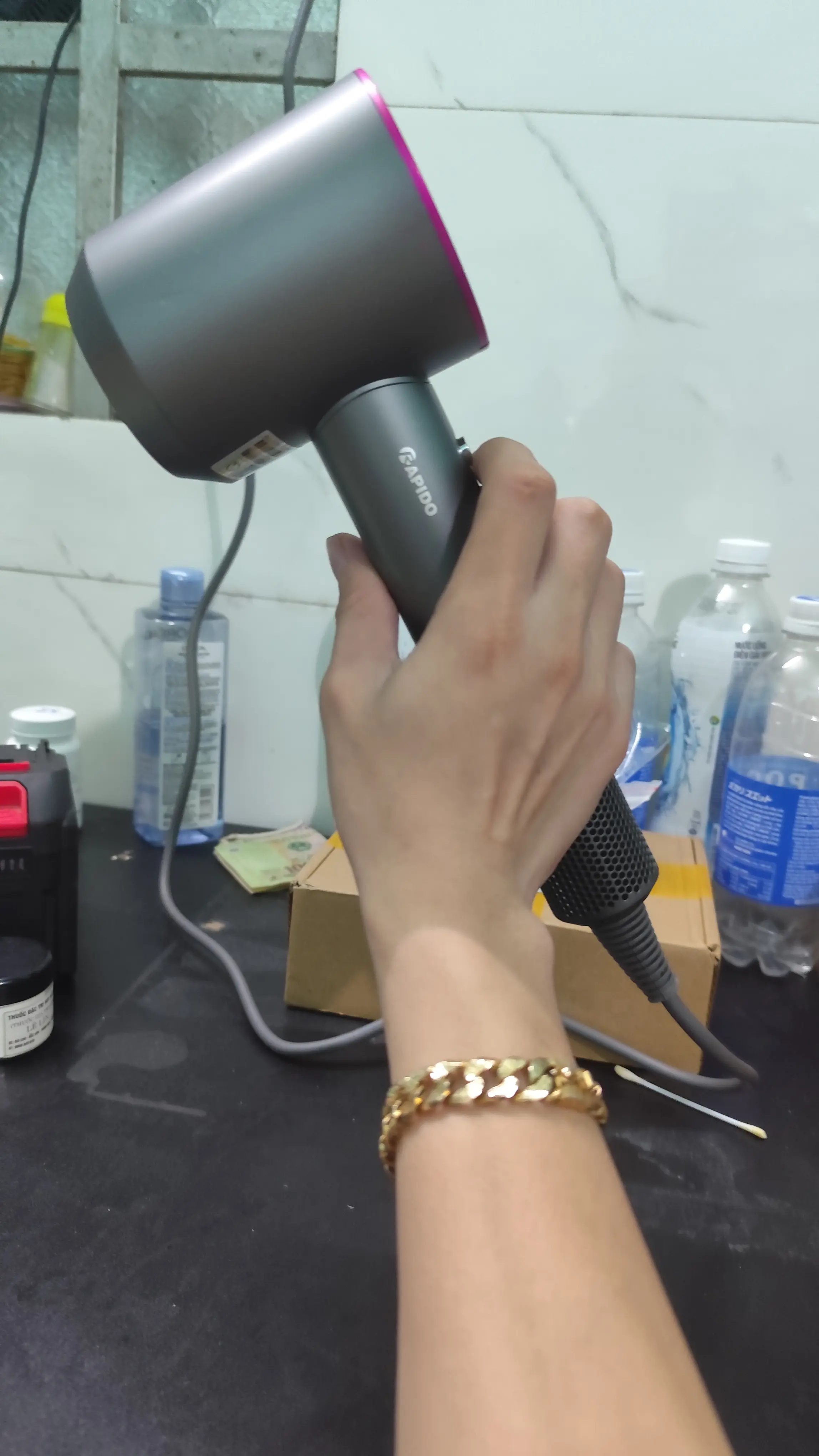 Khách hàng review Máy sấy tóc tốc độ cao Rapido RHD-1400LM2 1