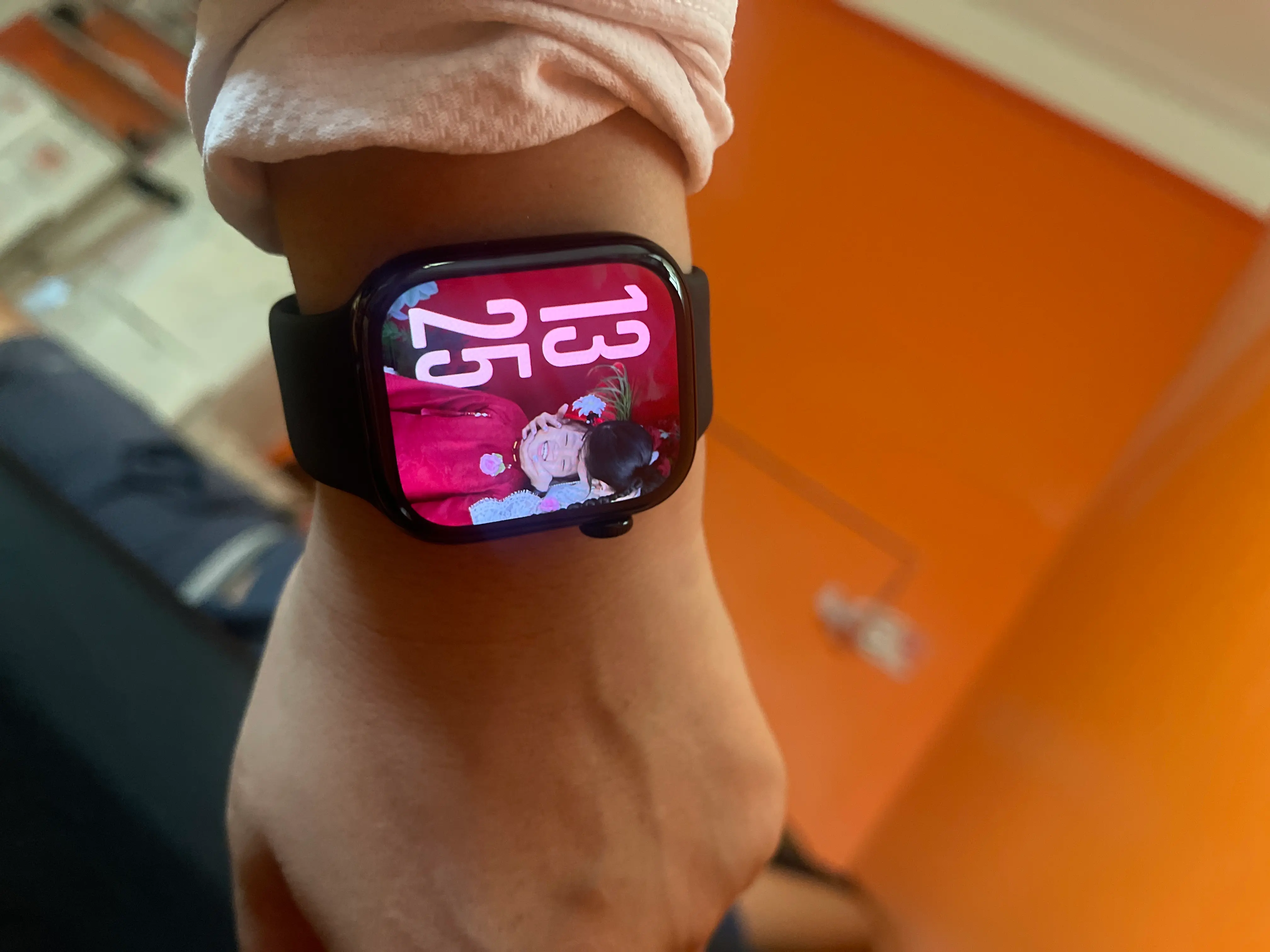 Khách hàng review Apple Watch Series 11 GPS 42mm viền nhôm dây thể thao 1