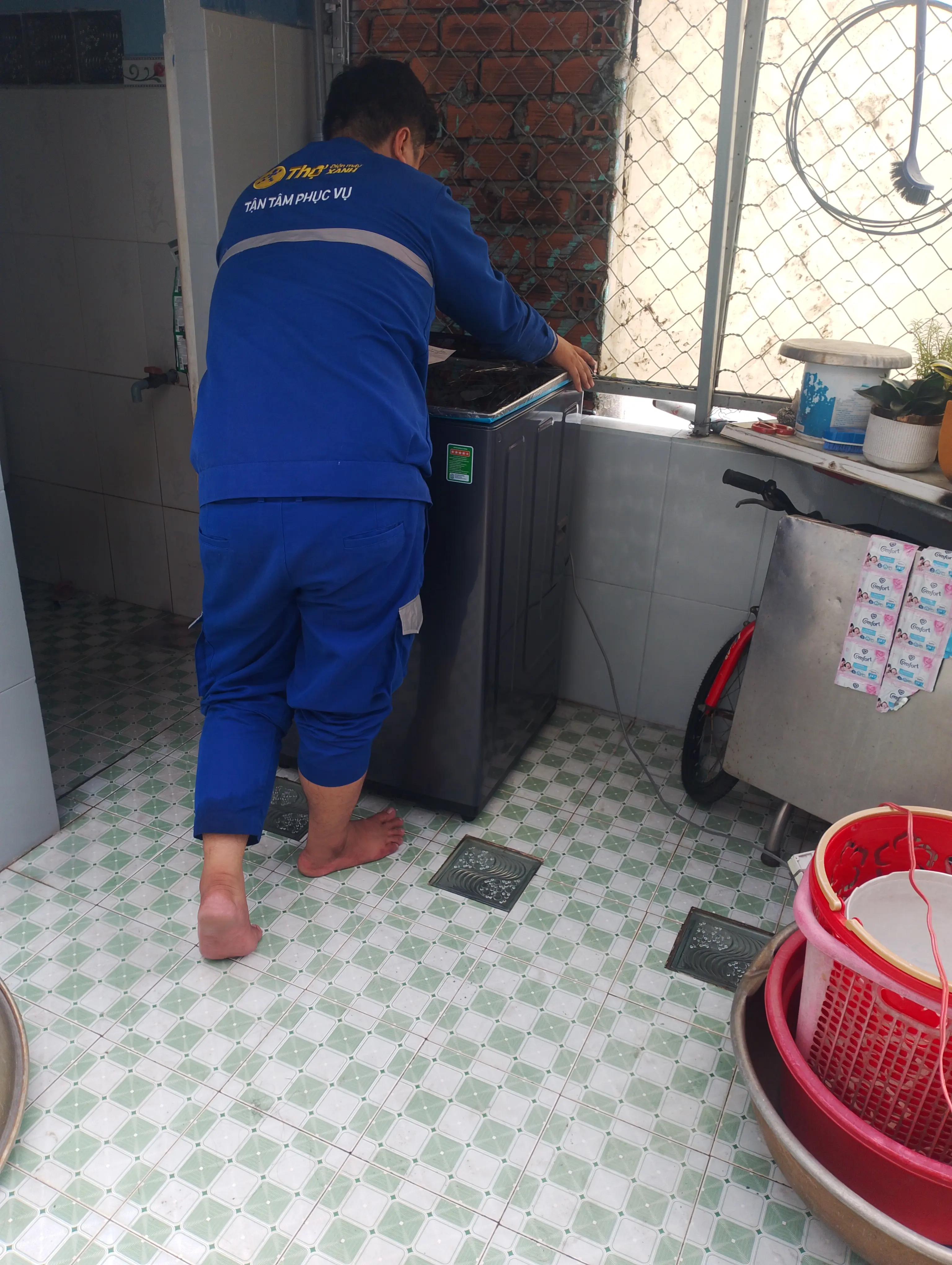 Khách hàng review Máy giặt Aqua Inverter 11 kg AWM11-BSR1K(BU) 1
