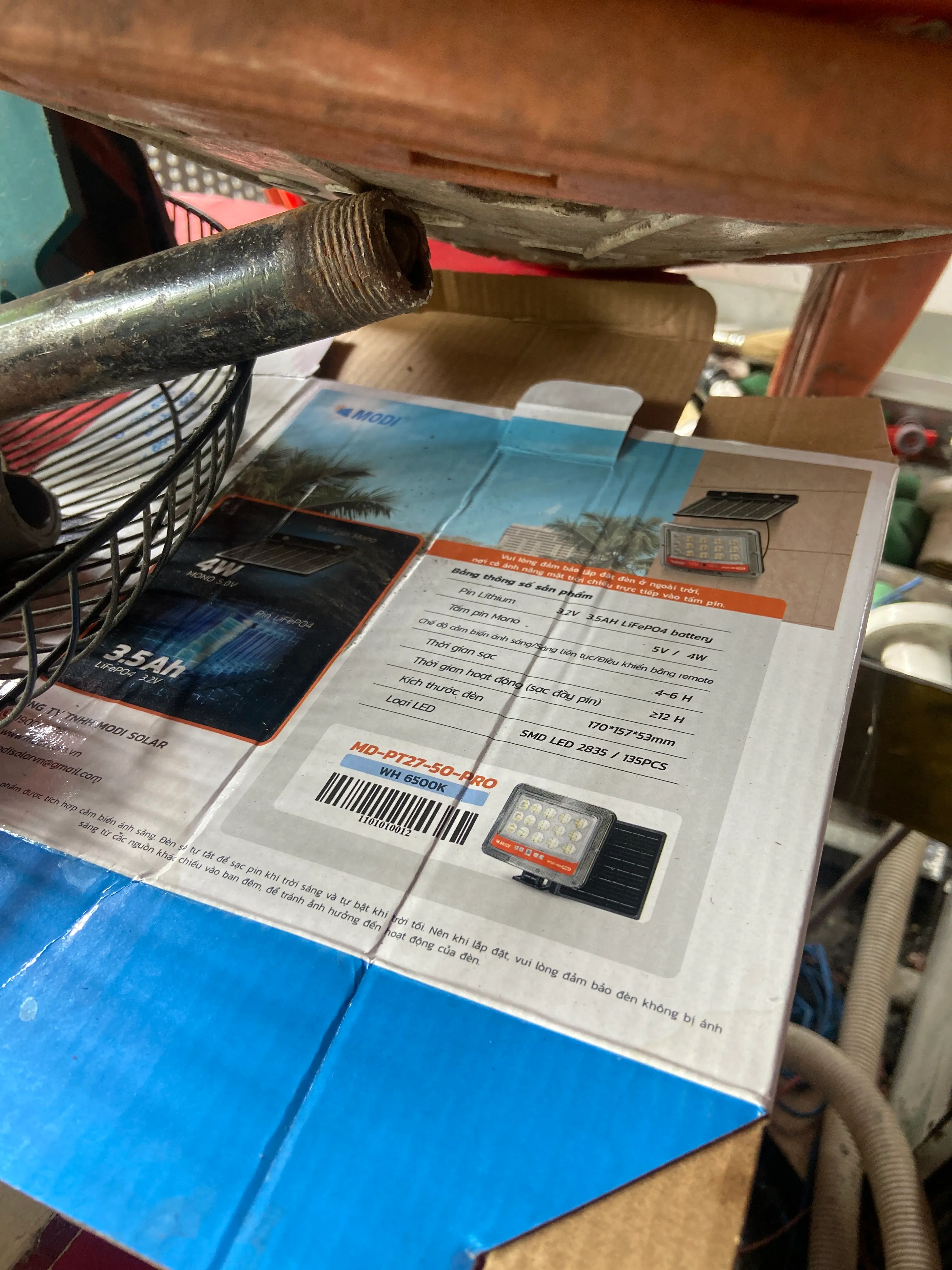 Khách hàng review Đèn pha năng lượng mặt trời Modi MD-PT27-50-PRO 1