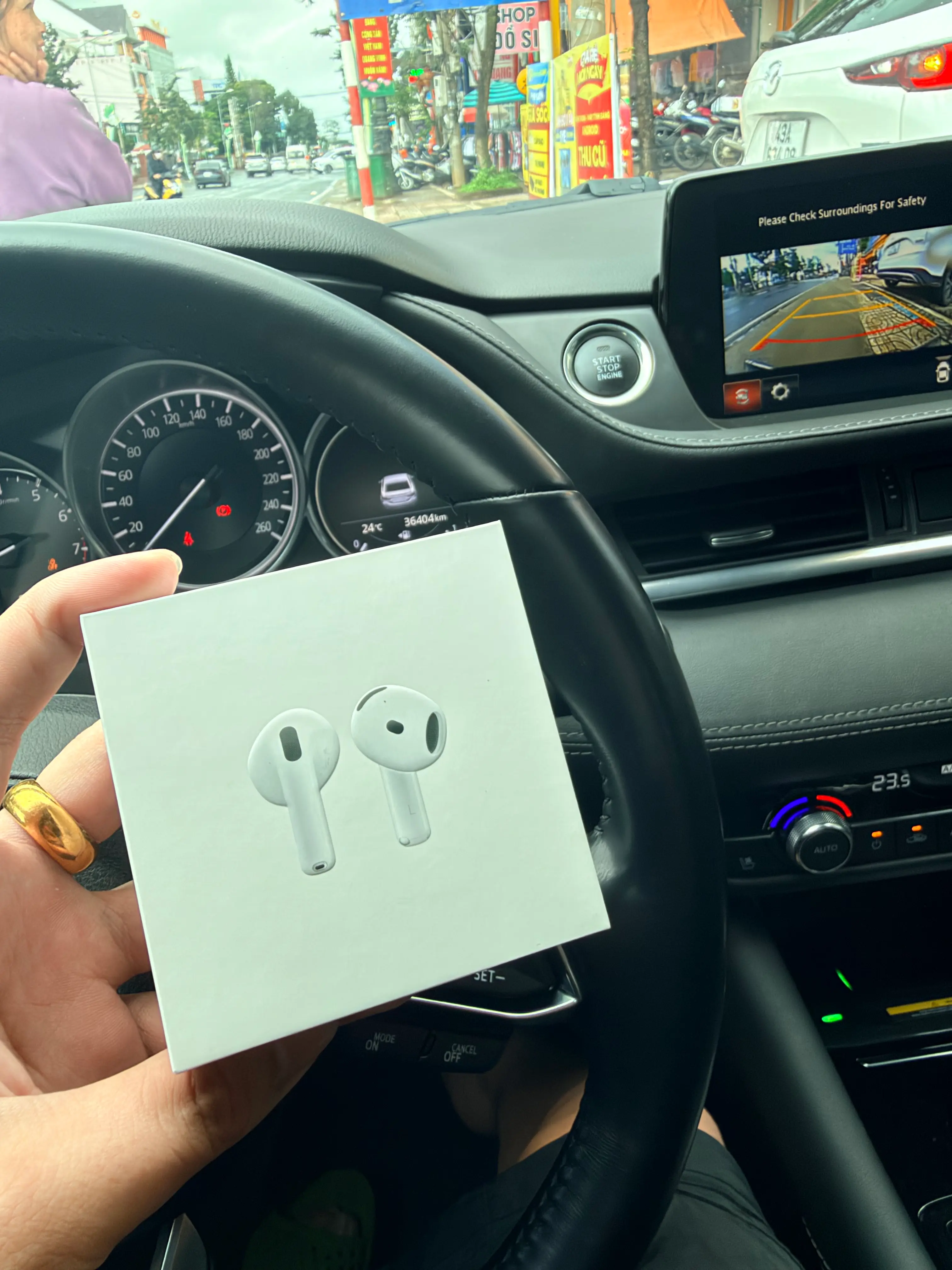 Khách hàng review AirPods 5 1
