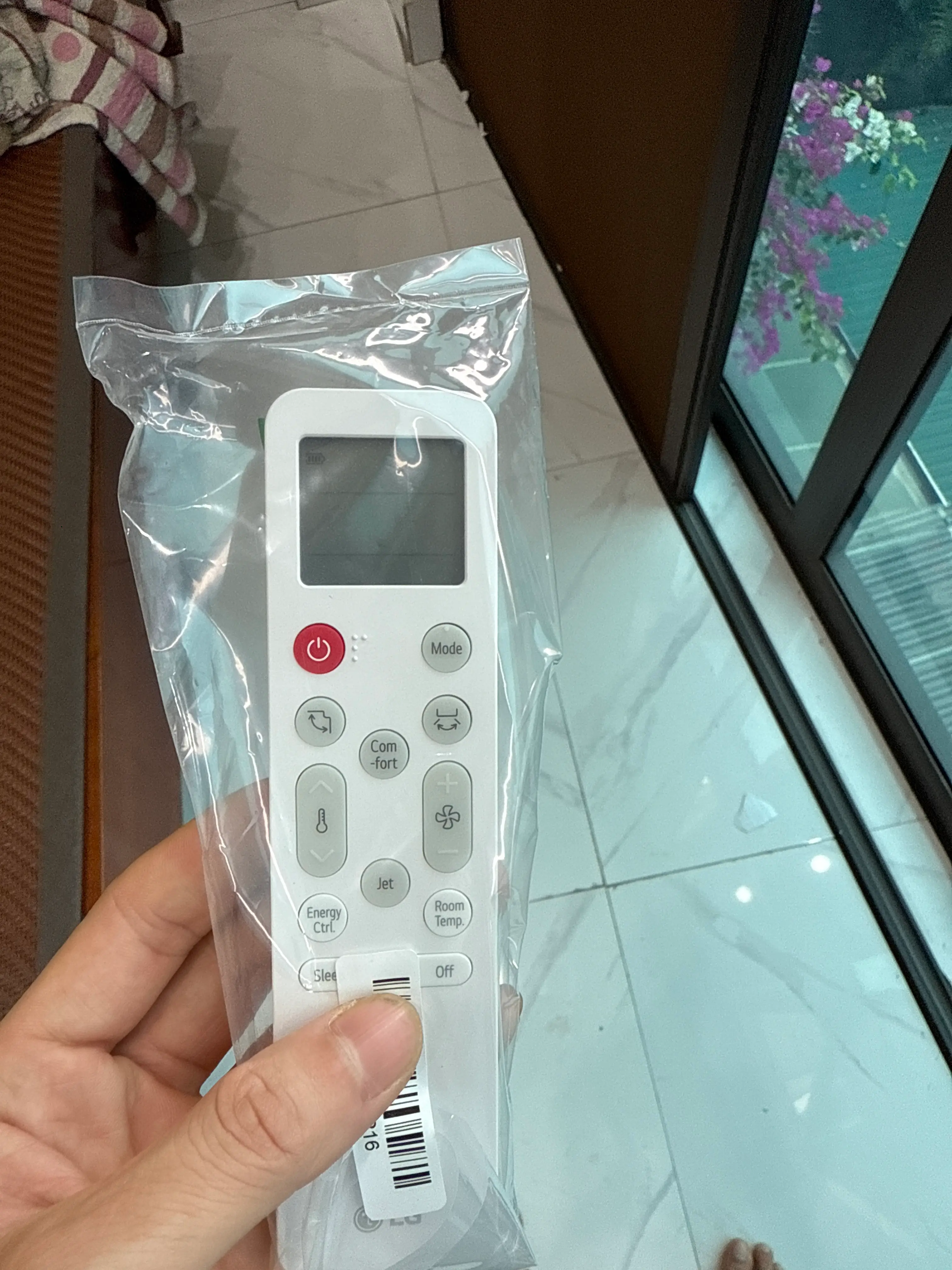 Khách hàng review Máy lạnh LG Inverter 2 HP IEC18M2 1