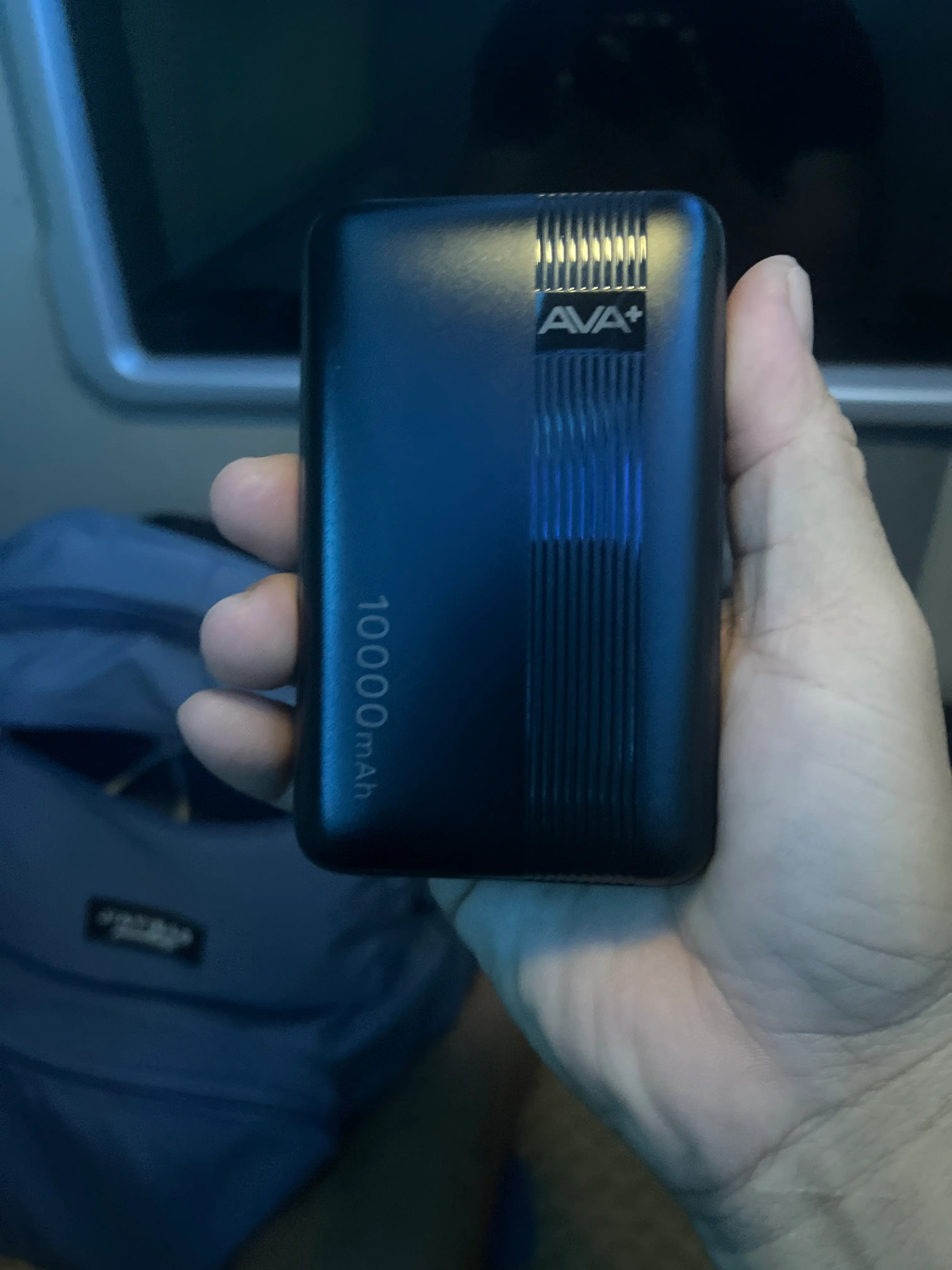 Khách hàng review Pin sạc dự phòng Polymer 10000mAh 12W AVA+ DS808A 1