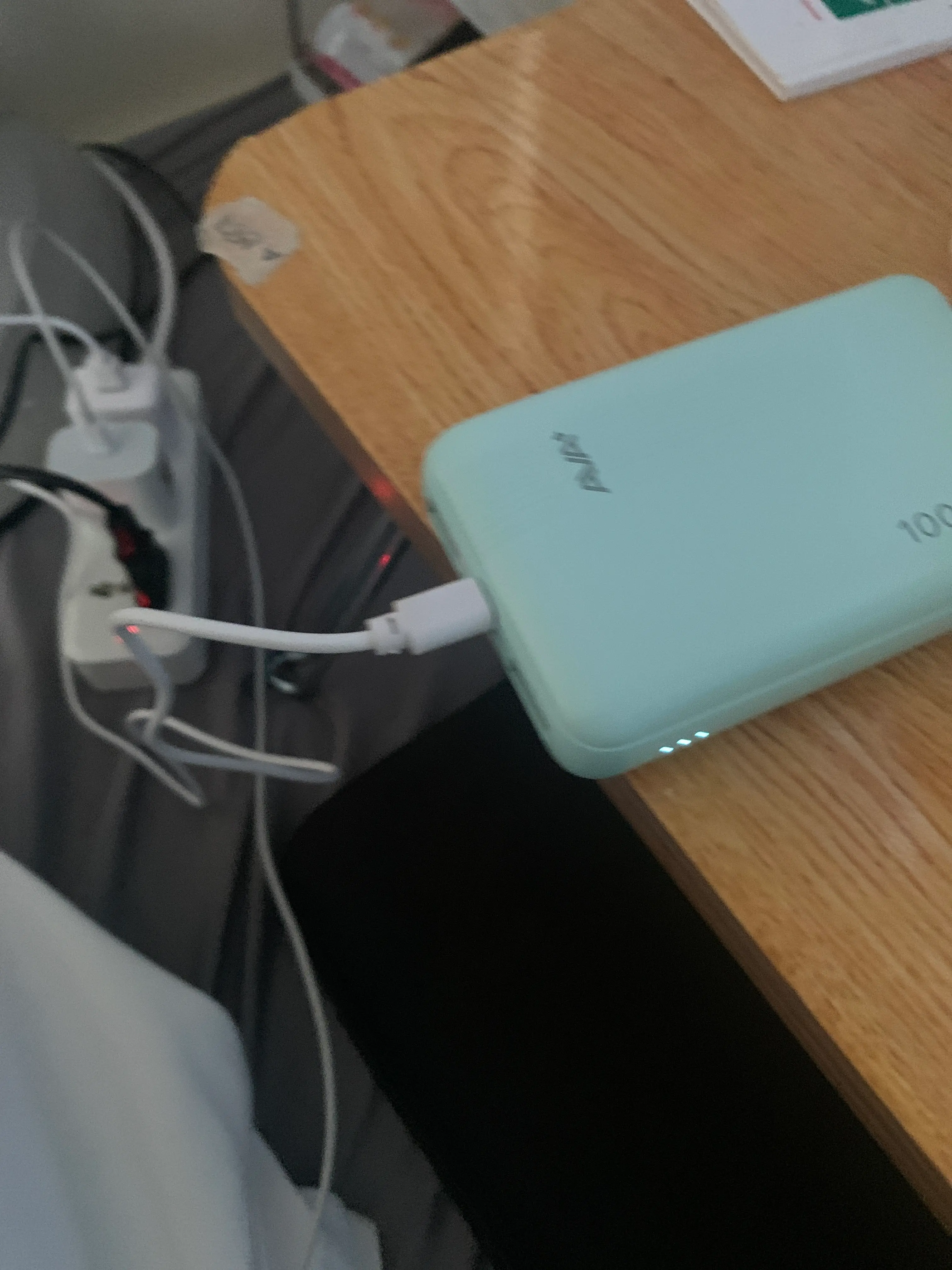 Khách hàng review Pin sạc dự phòng Polymer 10000mAh 12W AVA+ DS808A 1