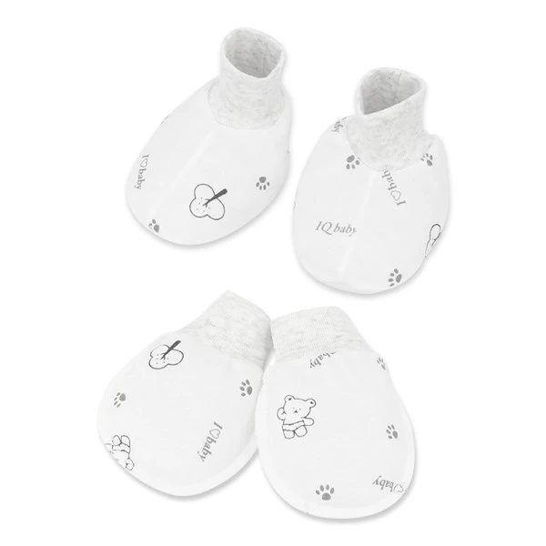 Set bao tay, bao chân cotton IQ Baby màu trắng in gấu xám