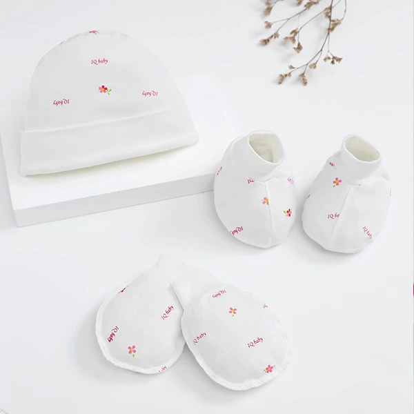 Set nón, bao tay bao chân cotton IQ Baby màu trắng in hoa hồng