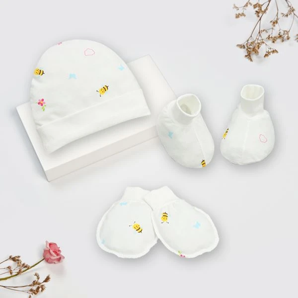 Set nón, bao tay bao chân cotton IQ Baby màu trắng in ong và hoa