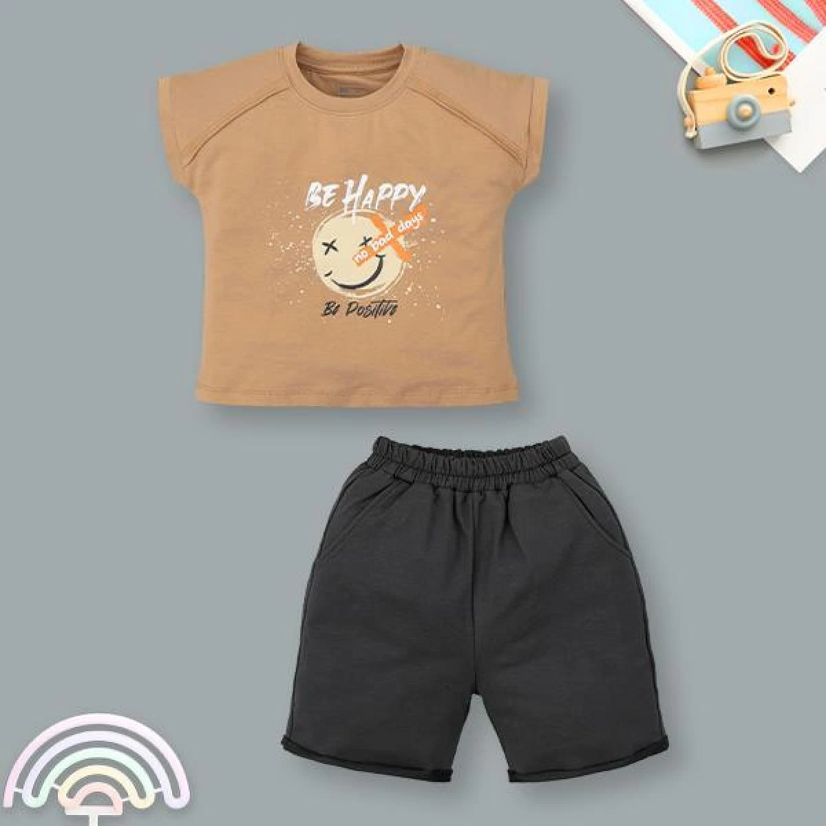 Bộ tay ngắn cotton Ualarogo UR3862 màu nâu in mặt cười