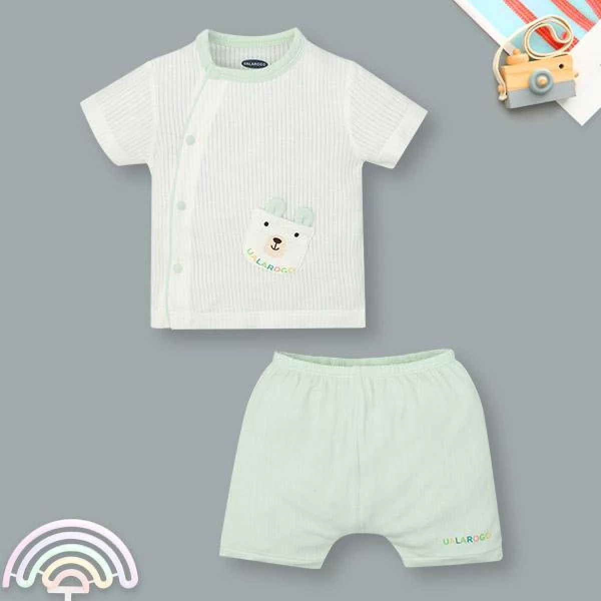 Bộ tay ngắn cài chéo bamboo Ualarogo UR2188 màu xanh lá in thú
