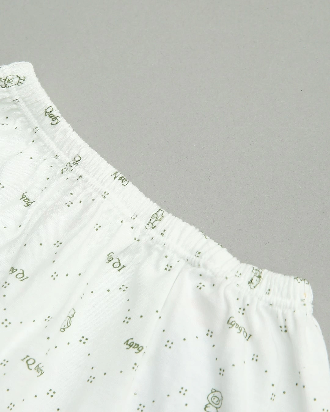 Quần ngắn in hình gấu xanh IQ Baby màu trắng 8