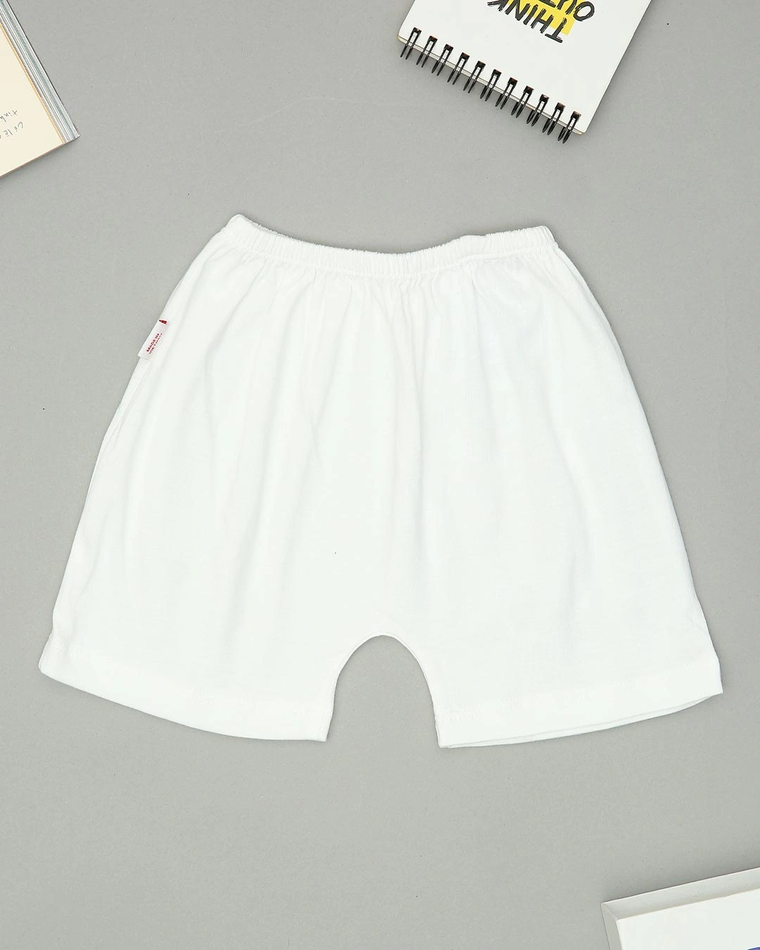 Quần ngắn IQ Baby màu trắng 2