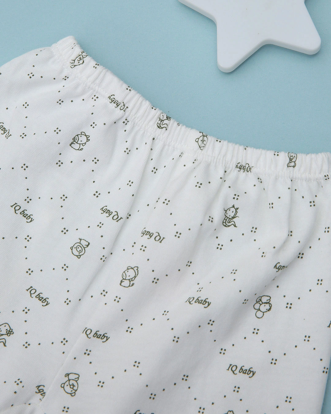 Quần dài in hình bông hồng IQ Baby màu trắng 17
