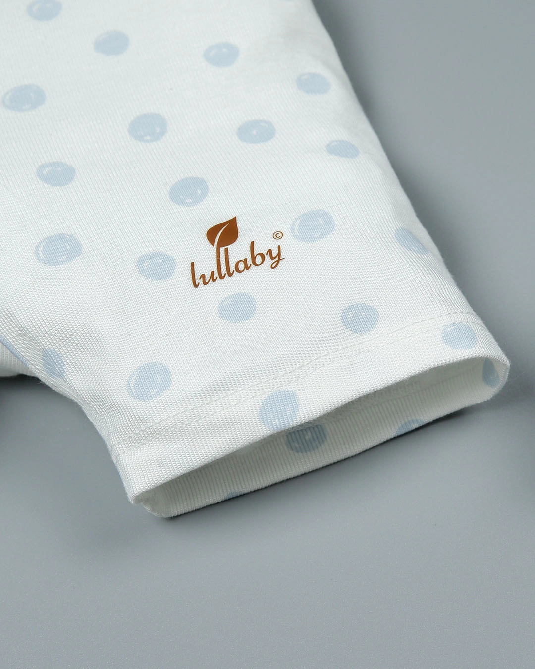 Bộ tay ngắn cài lệch Lullaby NH207V màu trắng 9