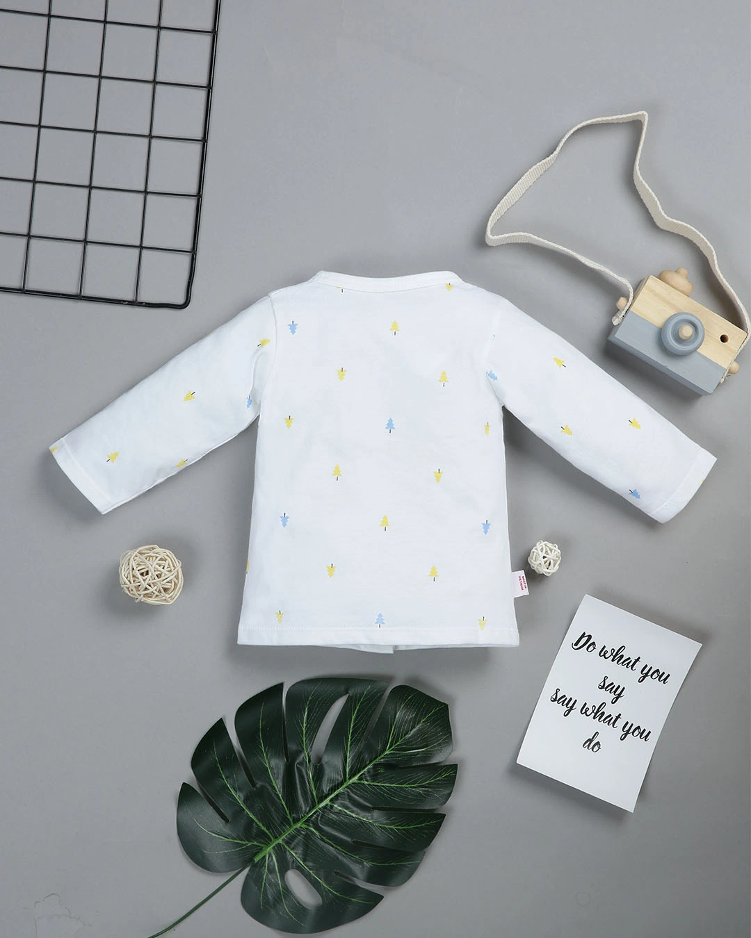 Bộ tay dài họa tiết cây thông IQ Baby màu trắng 3