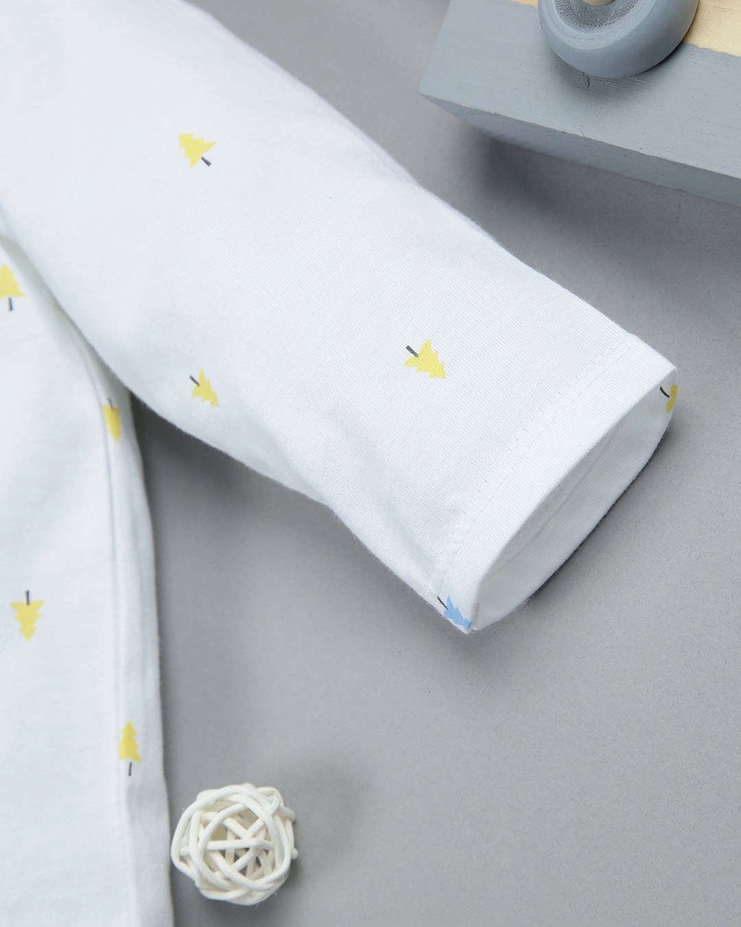 Bộ tay dài họa tiết cây thông IQ Baby màu trắng 5