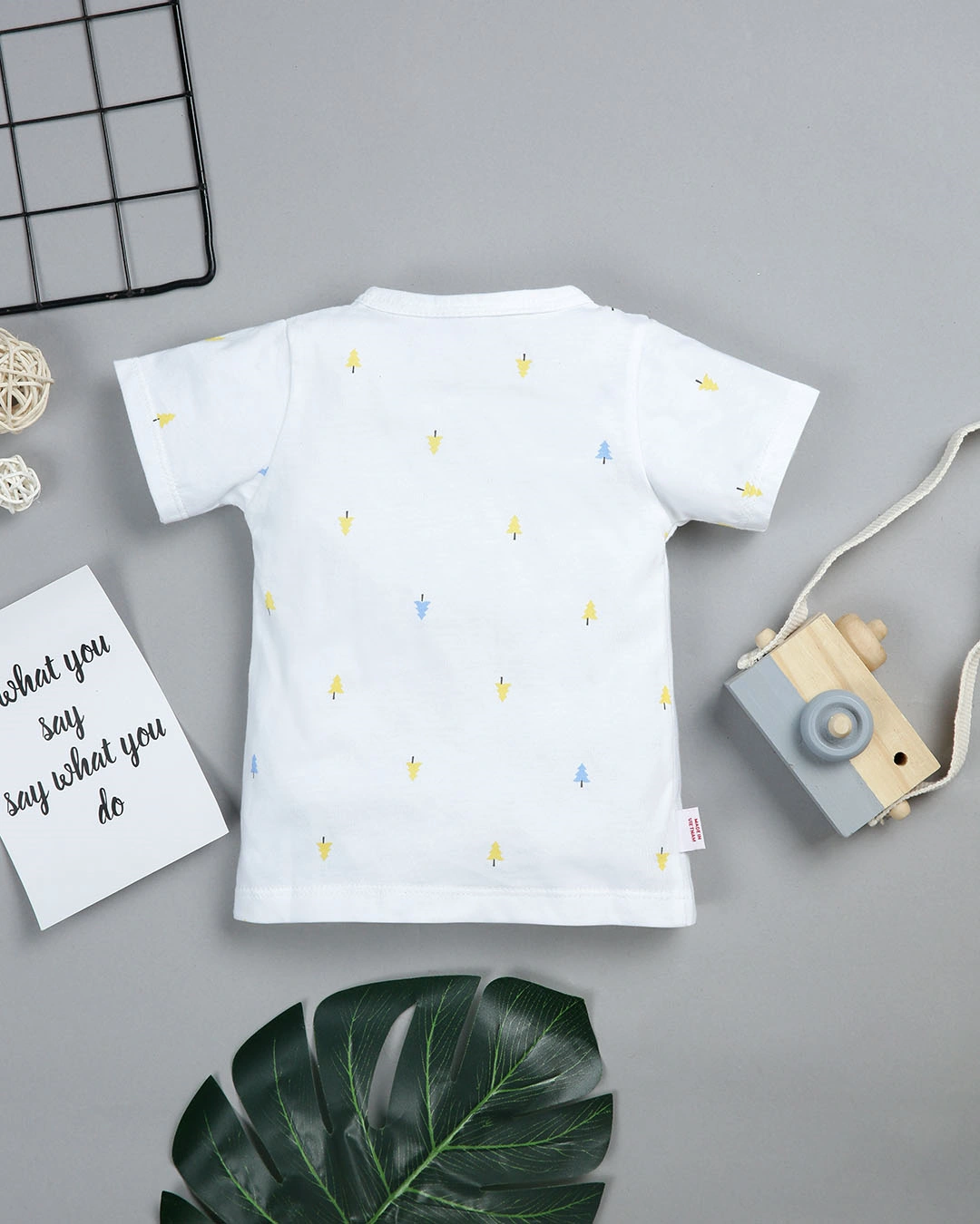 Bộ tay ngắn in cây thông IQ Baby màu trắng 3