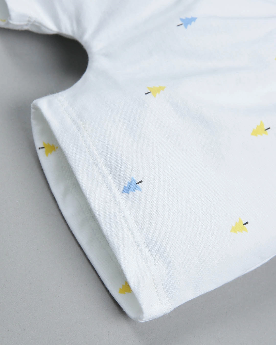 Bộ tay ngắn in cây thông IQ Baby màu trắng 8