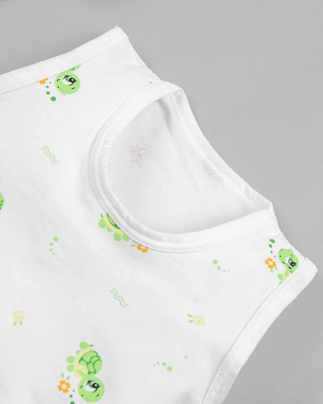 Bộ sát nách in hình rùa IQ Baby màu trắng 4