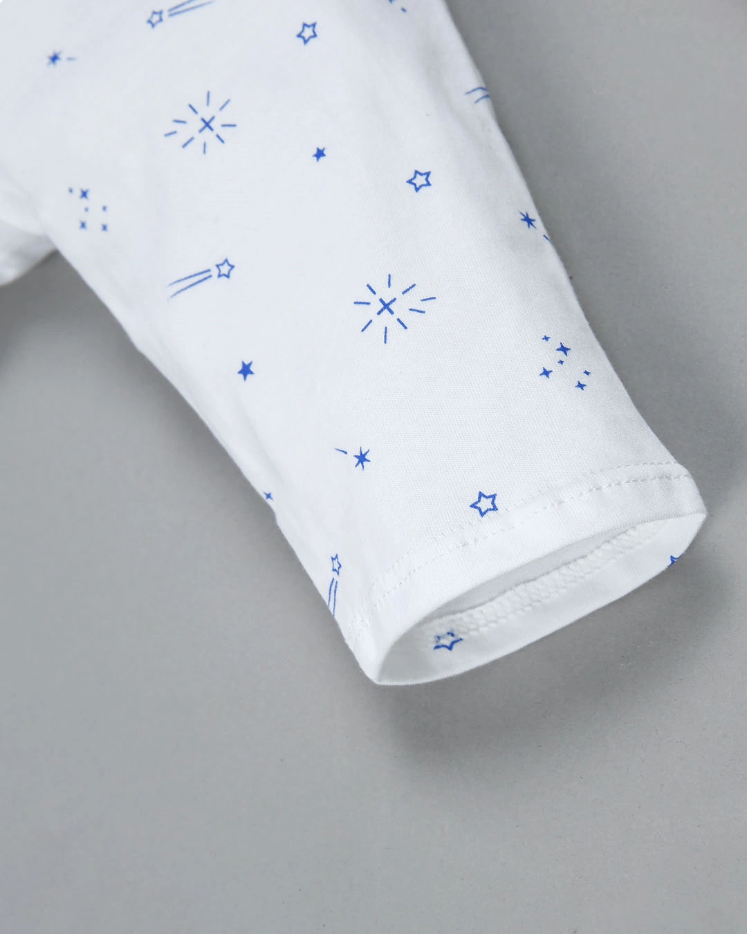 Bộ tay dài in sao băng xanh IQ Baby màu trắng 9