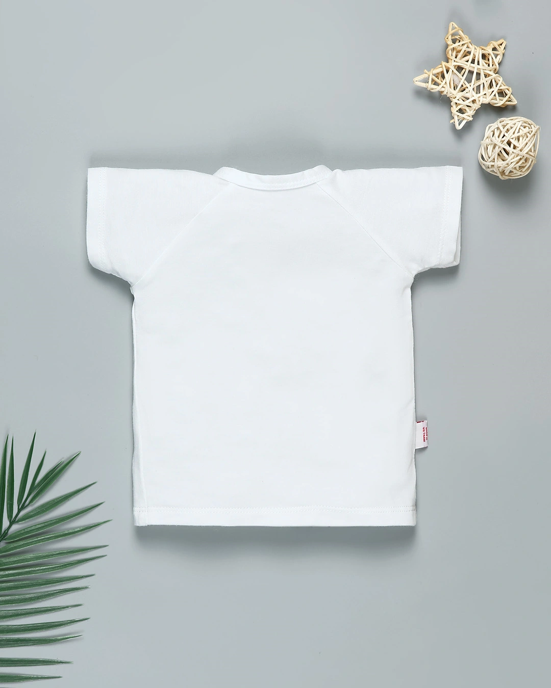 Combo 2 áo tay ngắn in cá heo xanh và em bé IQ Baby màu trắng 9