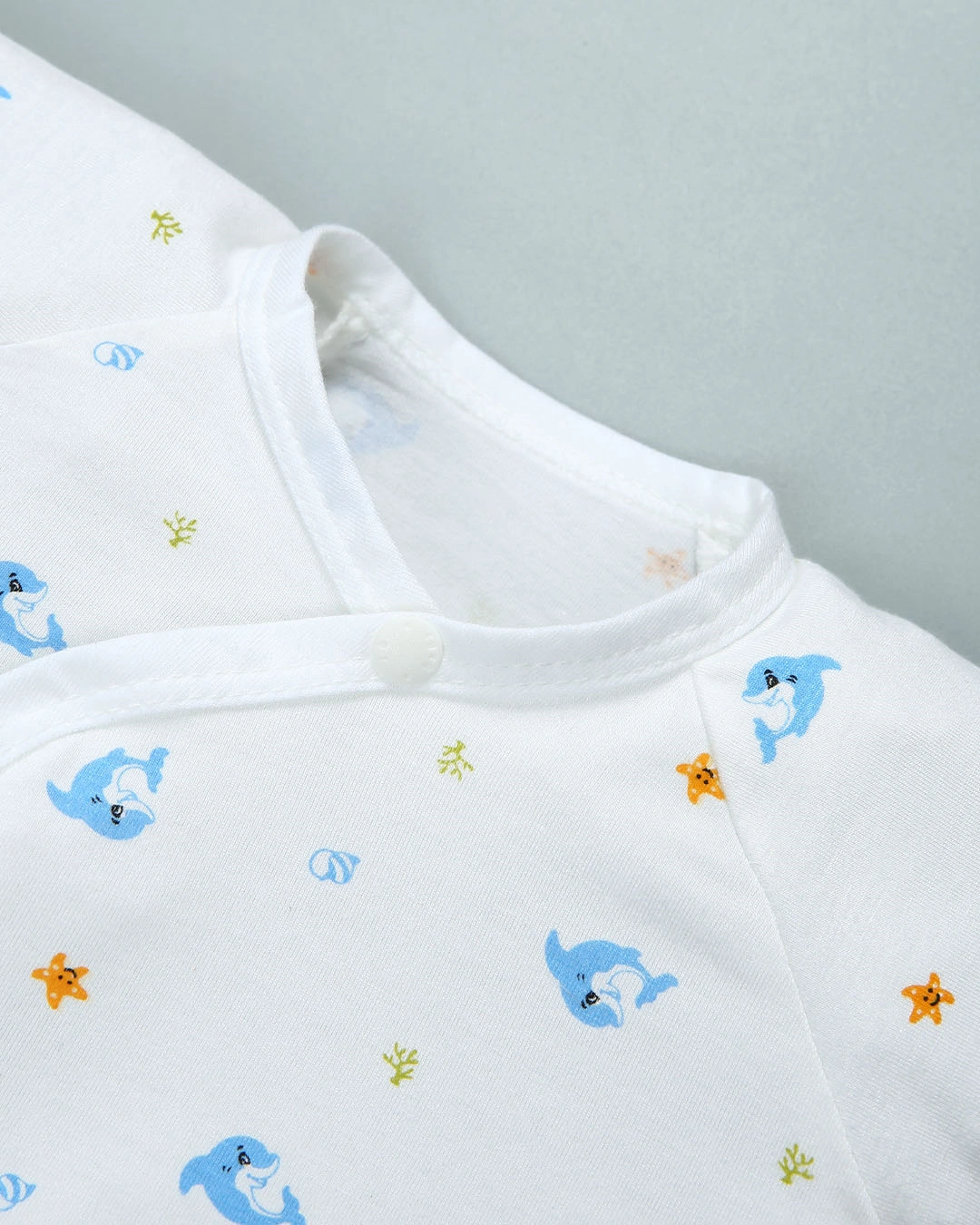 Combo 2 áo tay dài in cá heo xanh và em bé IQ Baby màu trắng 4