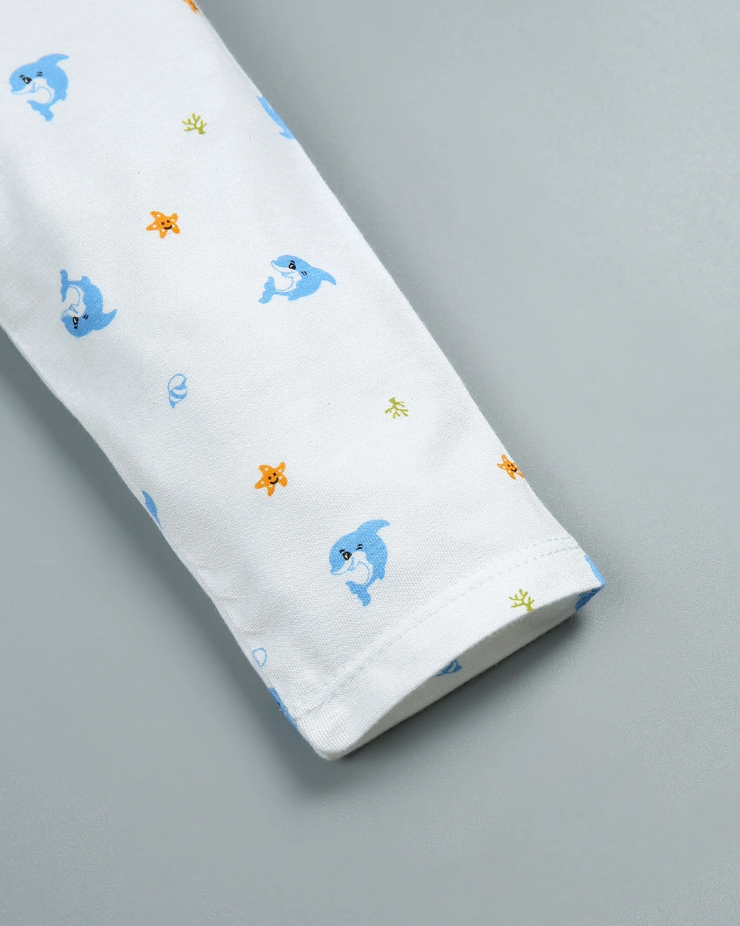 Combo 2 áo tay dài in cá heo xanh và em bé IQ Baby màu trắng 5