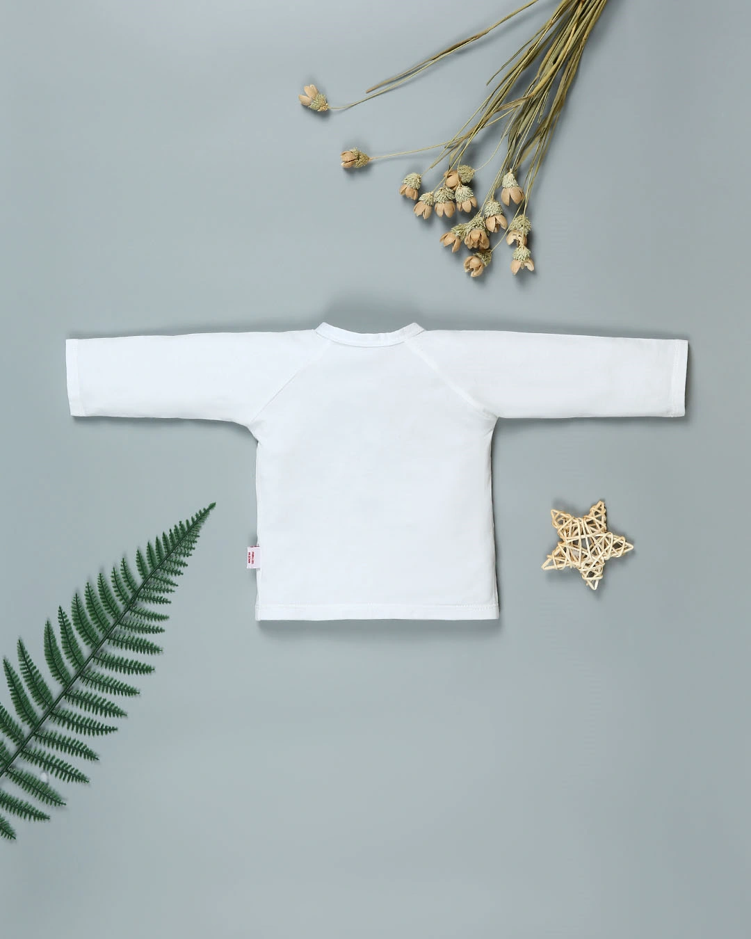 Combo 2 áo tay dài in cá heo xanh và em bé IQ Baby màu trắng 9