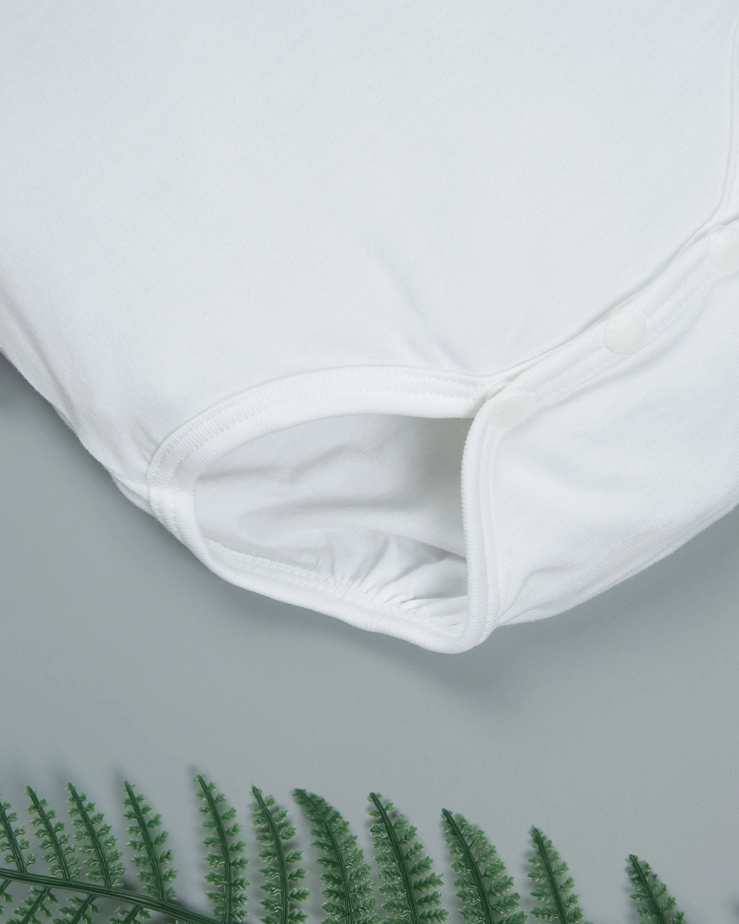 Combo 2 bodysuit tay ngắn in cá heo xanh và em bé IQ Baby màu trắng 14