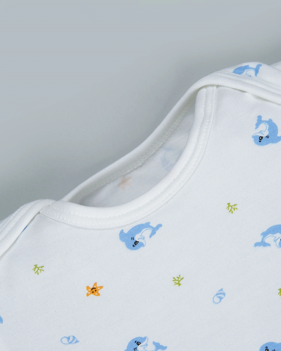 Combo 2 bodysuit tay ngắn in cá heo xanh và em bé IQ Baby màu trắng 4