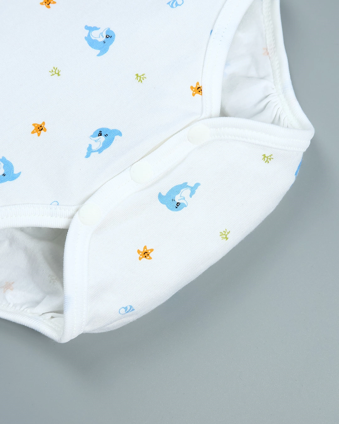 Combo 2 bodysuit tay ngắn in cá heo xanh và em bé IQ Baby màu trắng 6